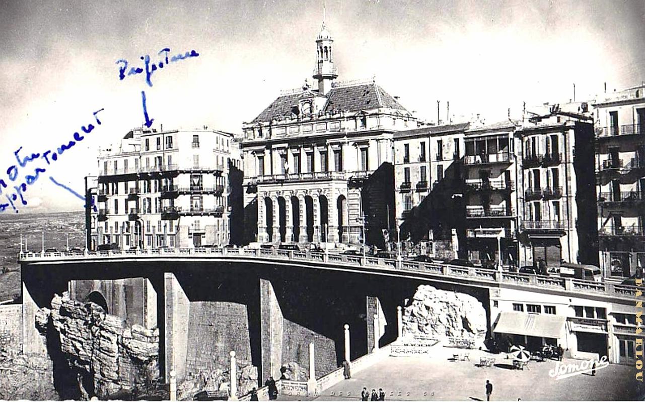 Constantine - Mairie et Prefecture.jpg
